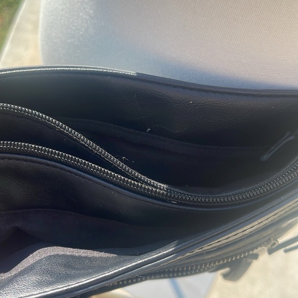 Cute Rosetti black purse side body! Lots of pockets. - Picture 6 of 8